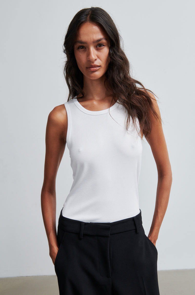 Under Tank Top – secondfemale.com